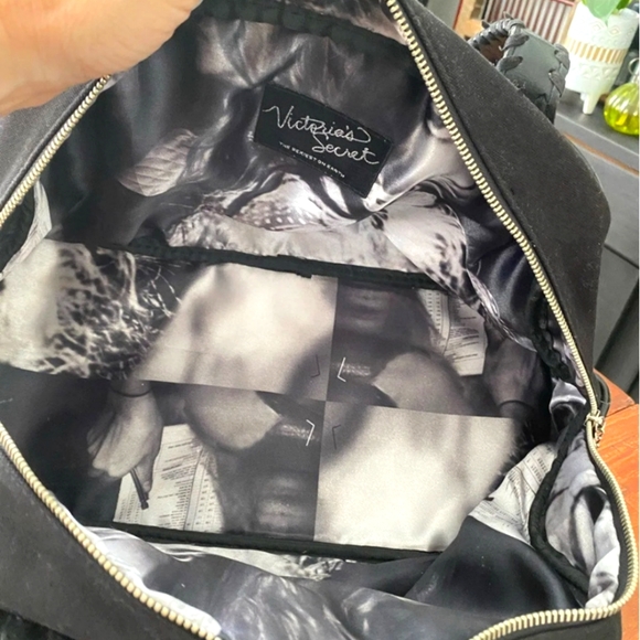 VICTORIAS SECRET ANGEL PURSE - Picture 3 of 8